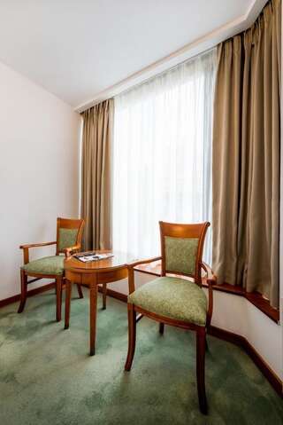 Отель Hotel Duke Romana Бухарест Двухместный номер эконом-класса с 2 отдельными кроватями-6