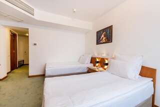 Отель Hotel Duke Romana Бухарест Двухместный номер эконом-класса с 2 отдельными кроватями-8