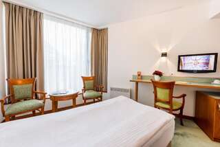 Отель Hotel Duke Romana Бухарест Двухместный номер эконом-класса с 2 отдельными кроватями-9
