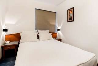 Отель Hotel Duke Romana Бухарест Двухместный номер эконом-класса с 1 кроватью-7
